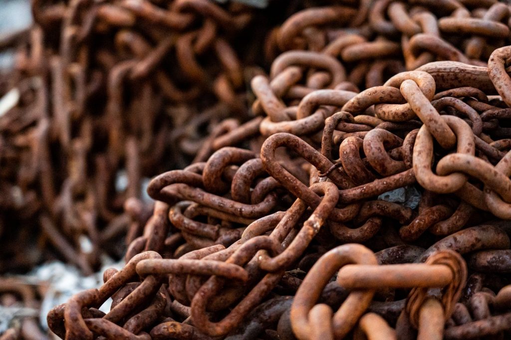 corroded chain links